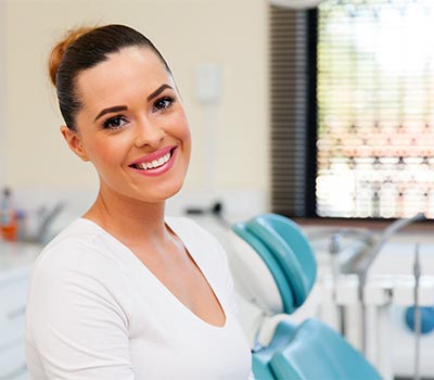 smiling-woman-at-dentist-office