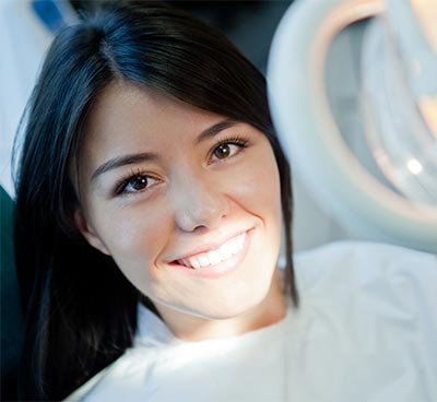 woman-at-dentist